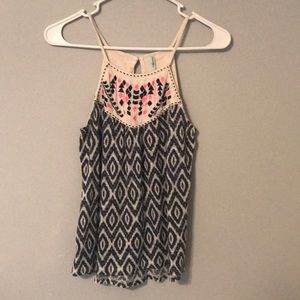 Maurice’s small tank top